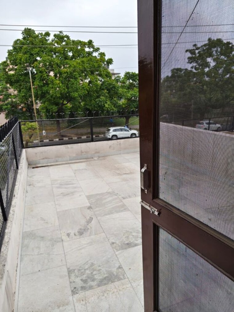 Balcony, sector 32 1 Bedroom 1000 Sq.Ft. Builder Floor In Sector 32 Chandigarh 10498975