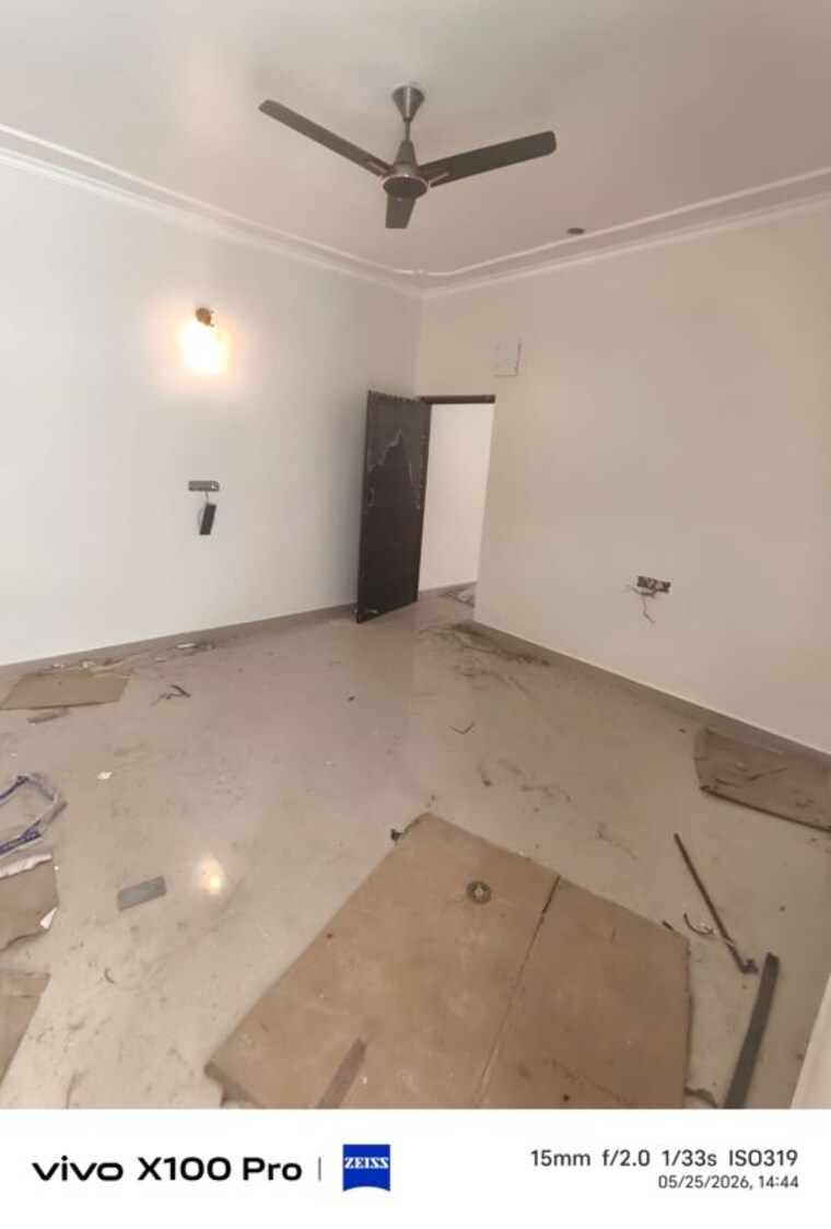 Room, sector 72 3 Bedroom 2800 Sq.Ft. Independent House In Sector 72 Noida 10499032