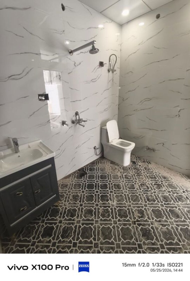 Bathroom, sector 72 3 Bedroom 2800 Sq.Ft. Independent House In Sector 72 Noida 10499032