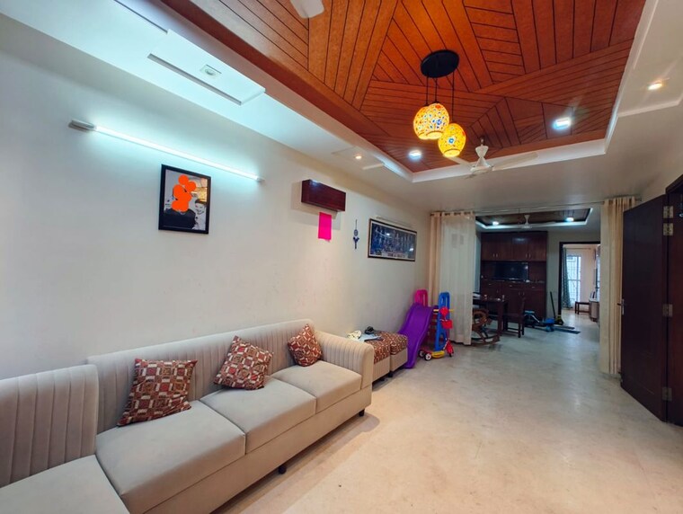 Living Room, chittaranjan park 3 Bedroom 1400 Sq.Ft. Builder Floor In Chittaranjan Park Delhi 10470891