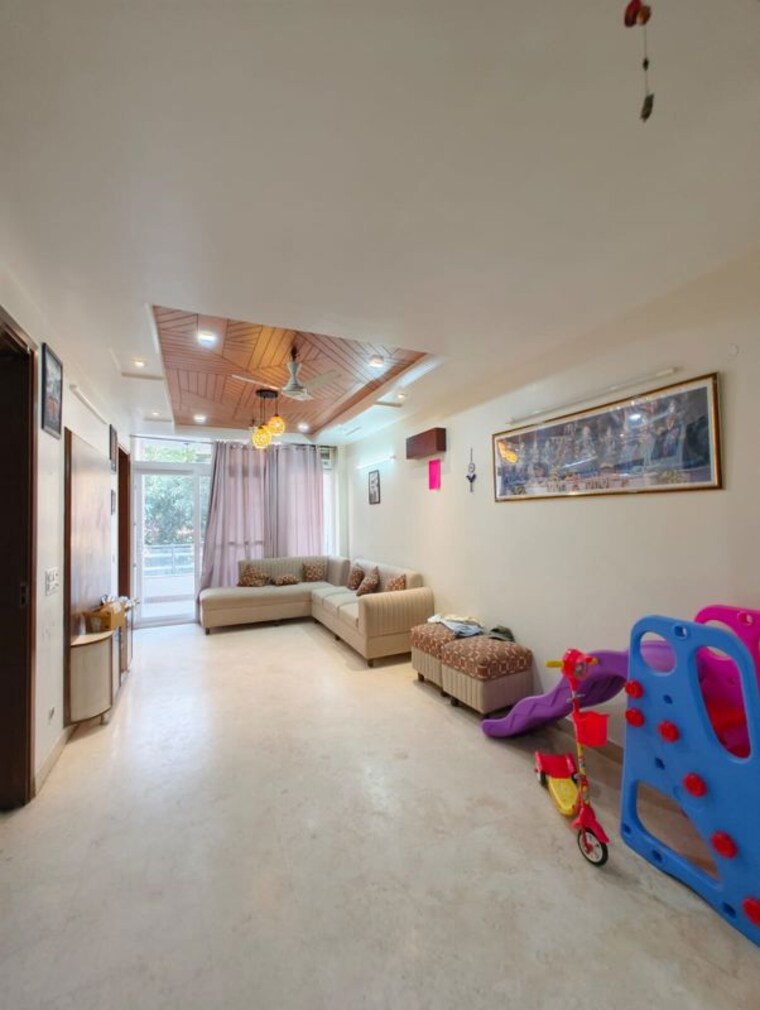 Living Room, chittaranjan park 3 Bedroom 1400 Sq.Ft. Builder Floor In Chittaranjan Park Delhi 10470891