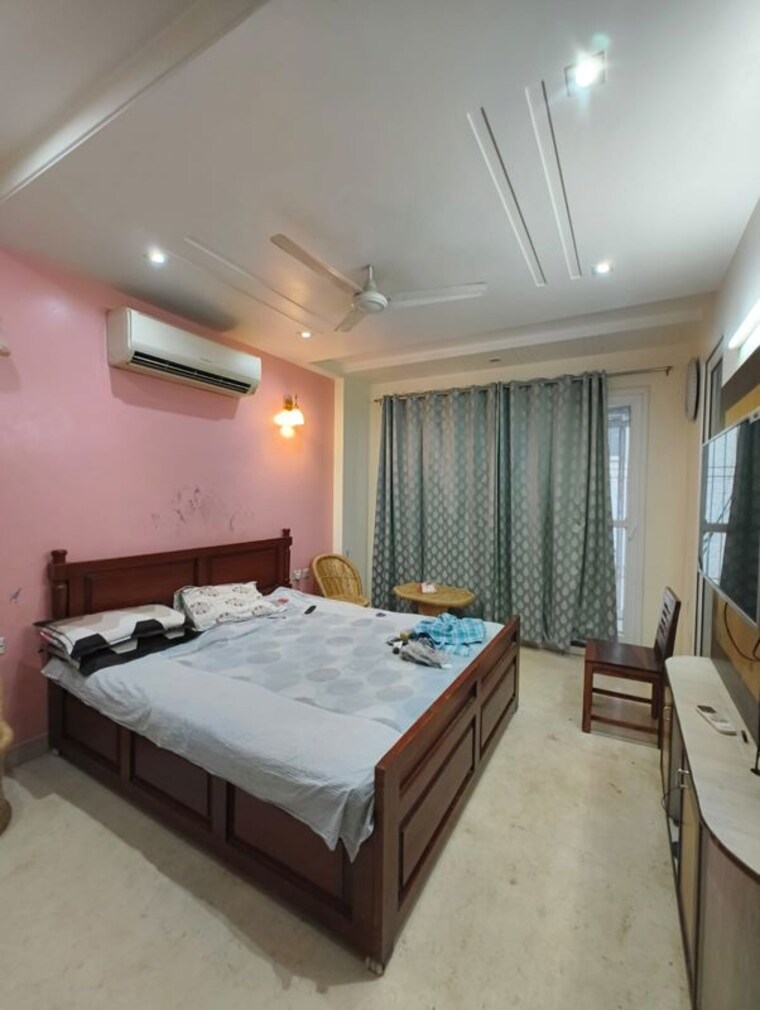 Bedroom, chittaranjan park 3 Bedroom 1400 Sq.Ft. Builder Floor In Chittaranjan Park Delhi 10470891