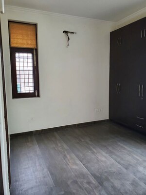 Room in 2 BHK Independent House at Sector 52 – for Rent