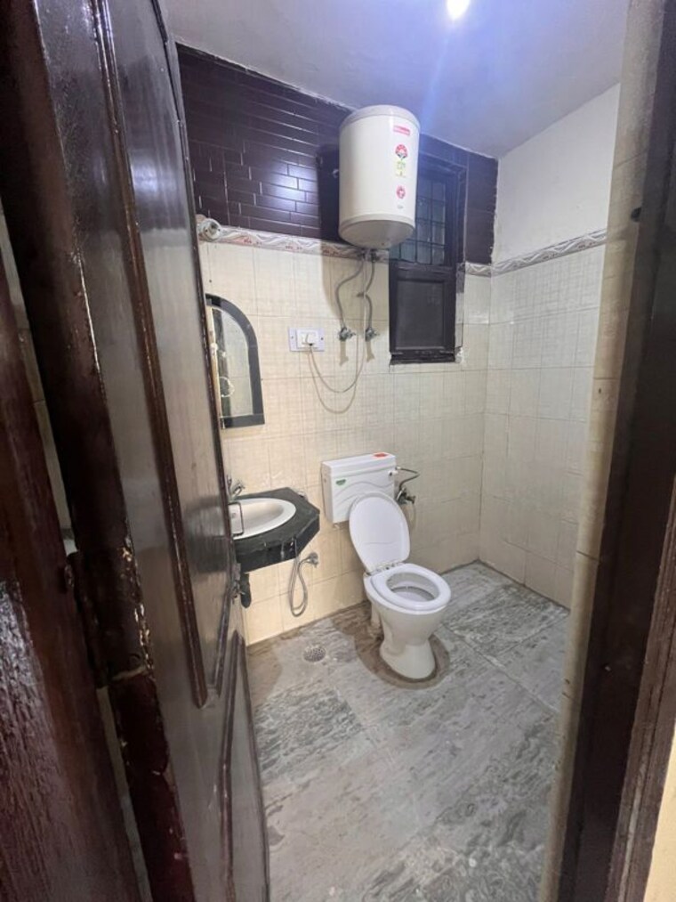 Bathroom, palam-vihar-residents-association 2 Bedroom 1400 Sq.Ft. Builder Floor In Palam Vihar Gurgaon 10499050