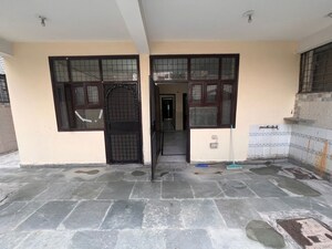 Parking in 2 BHK Builder Floor at Palam Vihar Residents Association, Palam Vihar – for Sale