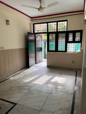 Room in 2 BHK Builder Floor at Palam Vihar Residents Association, Palam Vihar – for Sale