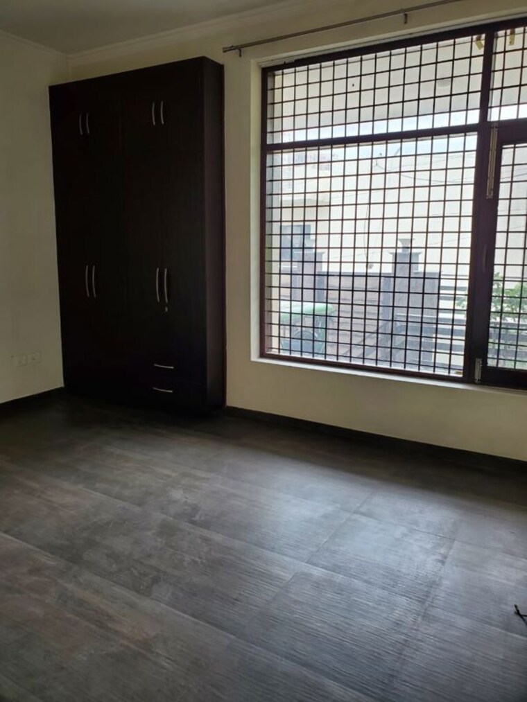 Room, sector 35 3 Bedroom 2800 Sq.Ft. Independent House In Sector 35 Noida 10499065