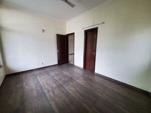 Room in 3 BHK Independent House at Sector 35 – for Rent