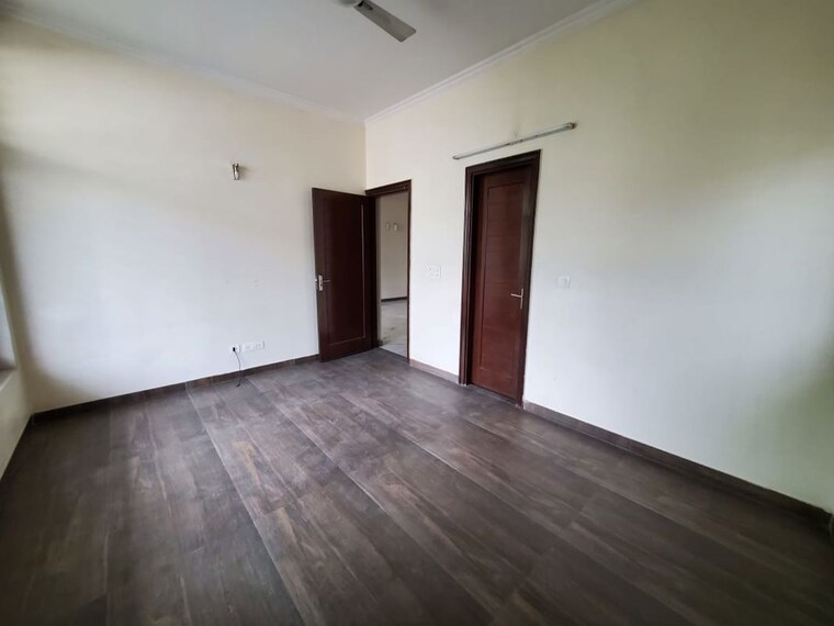 Room, sector 35 3 Bedroom 2800 Sq.Ft. Independent House In Sector 35 Noida 10499065