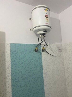 Bathroom in 1 BHK Builder Floor at Tulsi Plaza Indira Nagar, Indira Nagar – for Rent