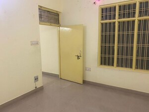 Room in 1 BHK Builder Floor at Tulsi Plaza Indira Nagar, Indira Nagar – for Rent