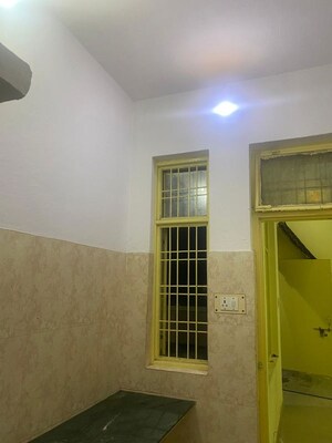 Room in 1 BHK Builder Floor at Tulsi Plaza Indira Nagar, Indira Nagar – for Rent