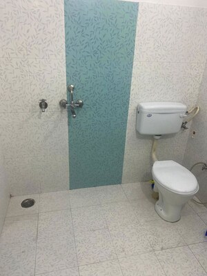 Bathroom in 1 BHK Builder Floor at Tulsi Plaza Indira Nagar, Indira Nagar – for Rent