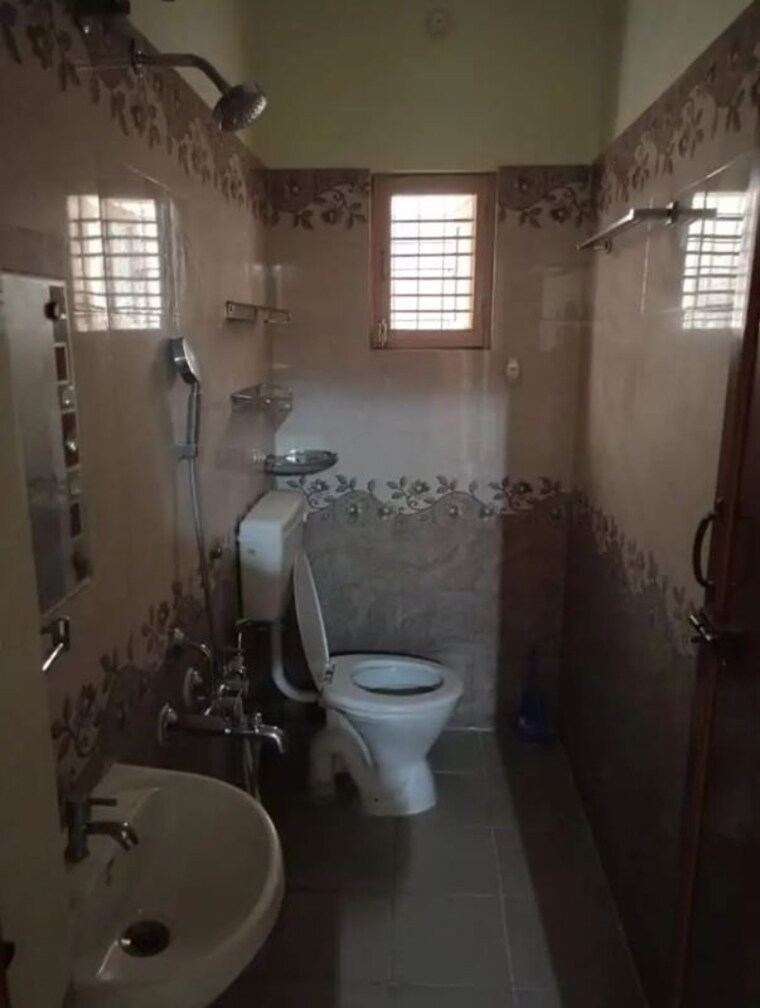 Bathroom, nri layout 3 Bedroom 1500 Sq.Ft. Builder Floor In Nri Layout Bangalore 10499103