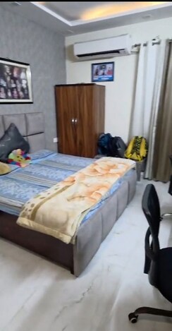 3 BHK + Pooja Room,Servant Room,Extra Room Builder Floor For Sale in Sector 8