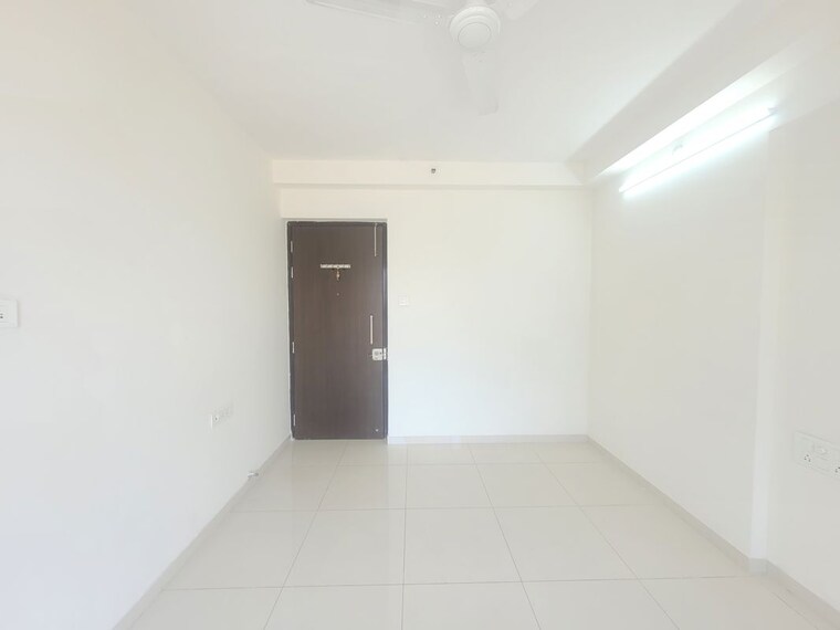 Room, godrej-emerald 1.5 Bedroom 550 Sq.Ft. Apartment In Ghodbunder Road Thane 10477173