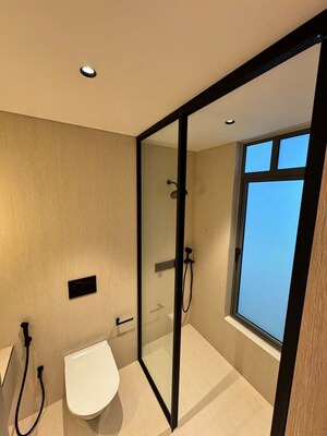 Room in 4 BHK Builder Floor at Kalpataru Parkcity Estella, Kolshet Road – for Sale