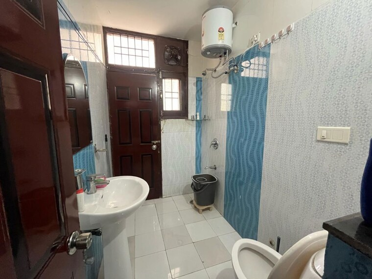 Bathroom, surya-towers-zirakpur 2 Bedroom 1250 Sq.Ft. Apartment In Lohgarh Zirakpur 10499094