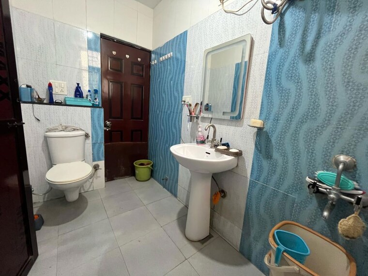 Bathroom, surya-towers-zirakpur 2 Bedroom 1250 Sq.Ft. Apartment In Lohgarh Zirakpur 10499094