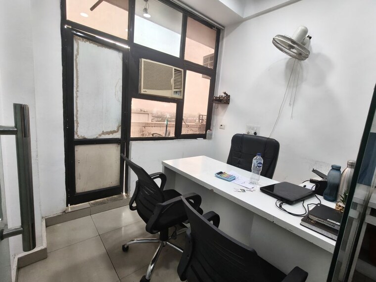 Team Area, netaji subhash place Commercial Office Space 384 Sq.Ft. In Netaji Subhash Place Delhi 10499142