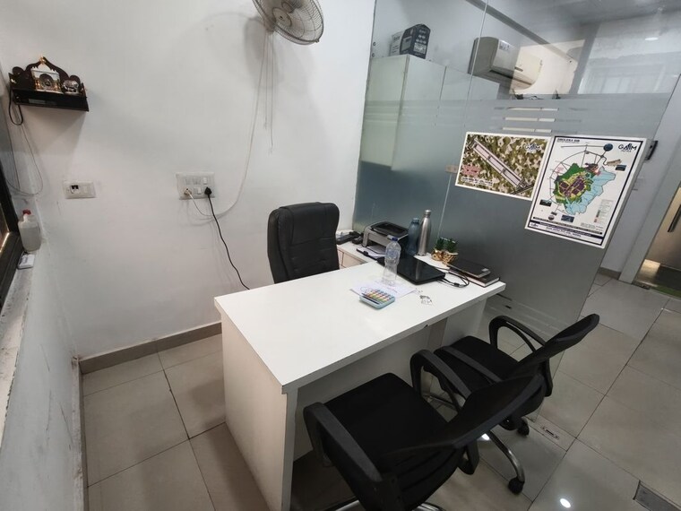 Team Area, netaji subhash place Commercial Office Space 384 Sq.Ft. In Netaji Subhash Place Delhi 10499142