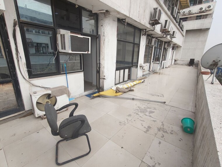 Team Area, netaji subhash place Commercial Office Space 384 Sq.Ft. In Netaji Subhash Place Delhi 10499142