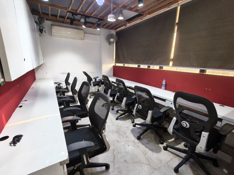Gym, netaji subhash place Commercial Office Space 666 Sq.Ft. In Netaji Subhash Place Delhi 10499153
