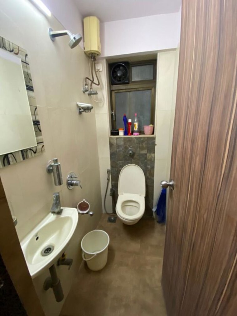 Bathroom, omkar-raga 1.5 Bedroom 700 Sq.Ft. Apartment In Chembur Mumbai 10499169