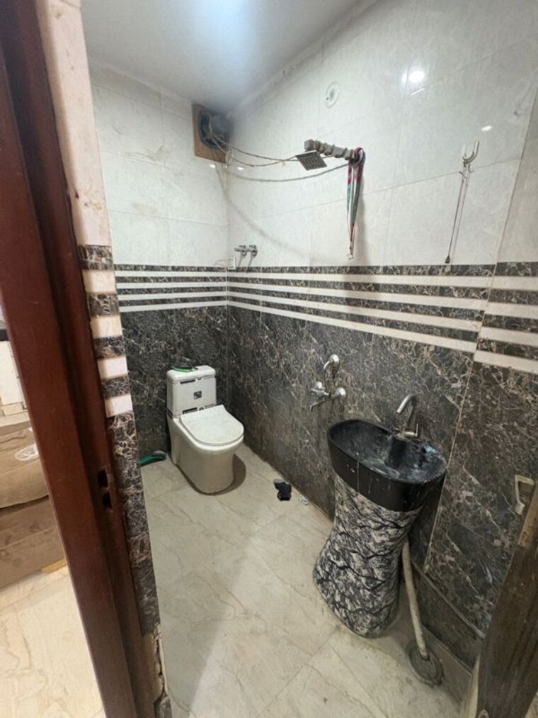 Bathroom, neb sarai 1 Bedroom 450 Sq.Ft. Builder Floor In Neb Sarai Delhi 10499179