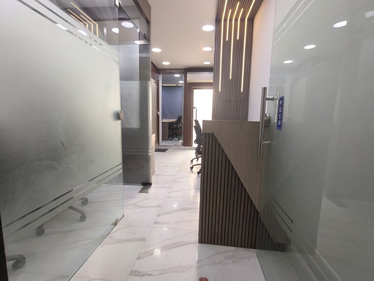 undefined, netaji subhash place Commercial Office Space 705 Sq.Ft. In Netaji Subhash Place Delhi 10499170