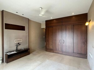 Room in 4 BHK Apartment at Prabhadevi – for Sale