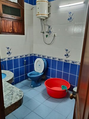 Team Area in 3 BHK Builder Floor at Sushant Lok I – for Rent