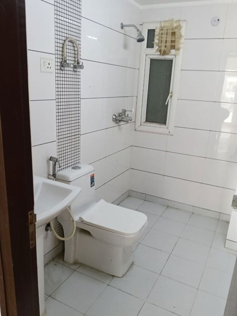 Bathroom, gulshan-ikebana 3 Bedroom 1356 Sq.Ft. Apartment In Sector 143 Noida 10497368