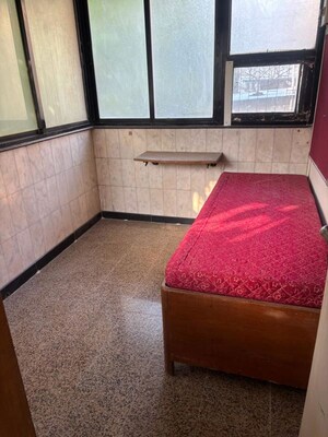 Bedroom in 1.5 BHK Apartment at Worli Sea Face – for Rent
