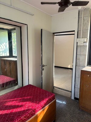 Bedroom in 1.5 BHK Apartment at Worli Sea Face – for Rent