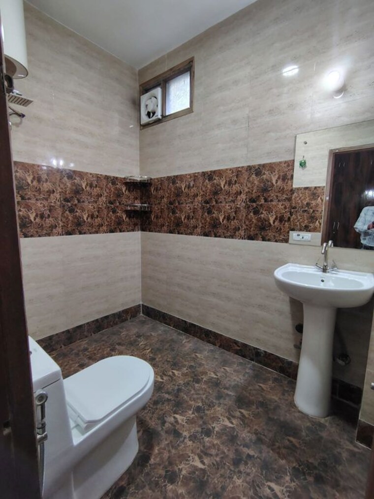 Bathroom, malviya nagar 2 Bedroom 1250 Sq.Ft. Builder Floor In Malviya Nagar Delhi 10499294