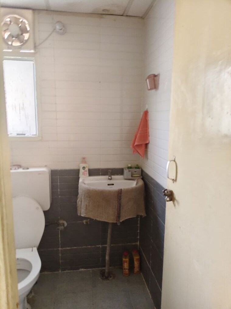 Bathroom, awho-shanti-vihar 3 Bedroom 1750 Sq.Ft. Apartment In Sector 95 Gurgaon 10499281