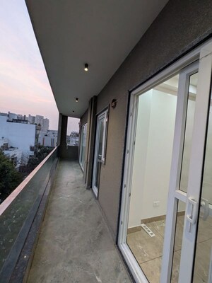 Building Lobby in 4 BHK Builder Floor at Dlf Phase ii – for Rent