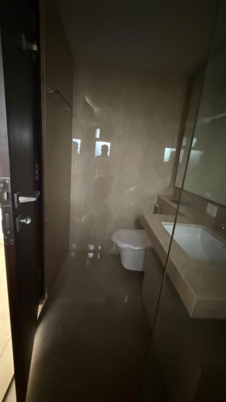 Bathroom, hiranandani-highland 3 Bedroom 1300 Sq.Ft. Apartment In Powai Mumbai 10499316