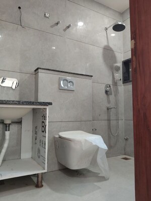 Bathroom in 4 BHK Builder Floor at Dlf Phase ii – for Rent