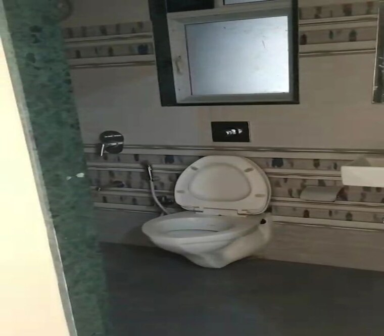 Bathroom, dadar east 1 Bedroom 415 Sq.Ft. Apartment In Dadar East Mumbai 10499337