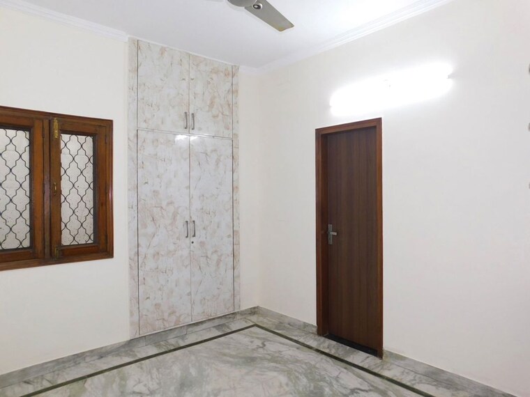 Room, greater kailash i 1 Bedroom 35 Sq.Yd. Builder Floor In Greater Kailash I Delhi 10499365