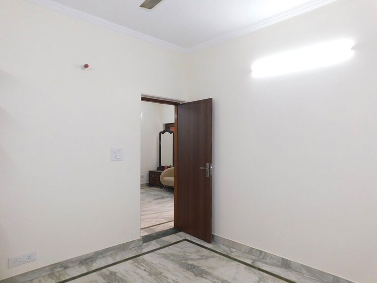 Room, greater kailash i 1 Bedroom 35 Sq.Yd. Builder Floor In Greater Kailash I Delhi 10499365