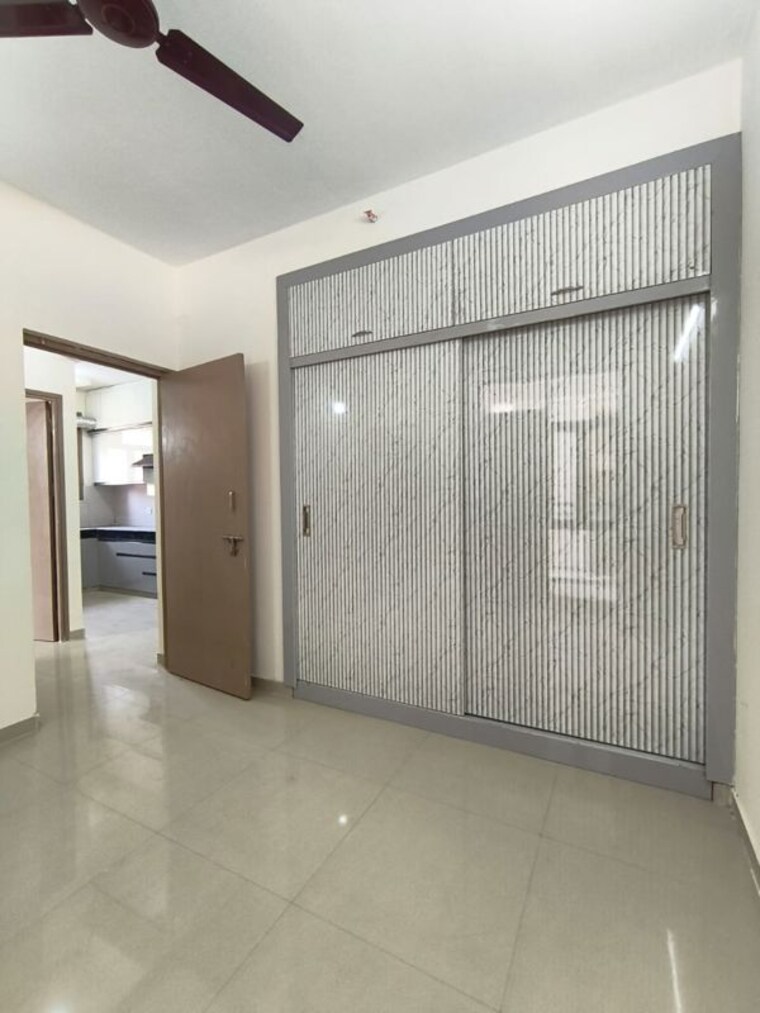 Room, dlf phase ii 3 Bedroom 250 Sq.Yd. Builder Floor In Dlf Phase ii Gurgaon 10499405