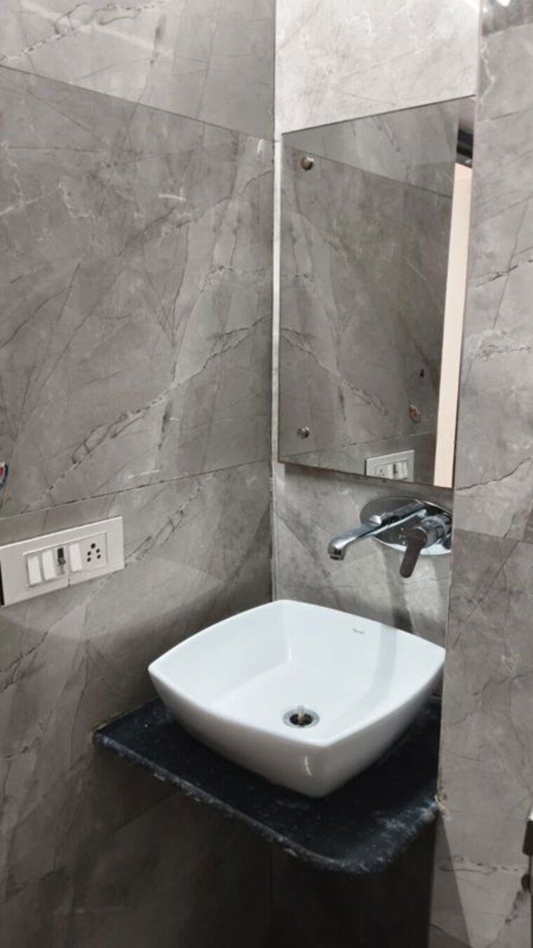 Bathroom, sushant lok ii 2 Bedroom 160 Sq.Yd. Builder Floor In Sushant Lok ii Gurgaon 10499426