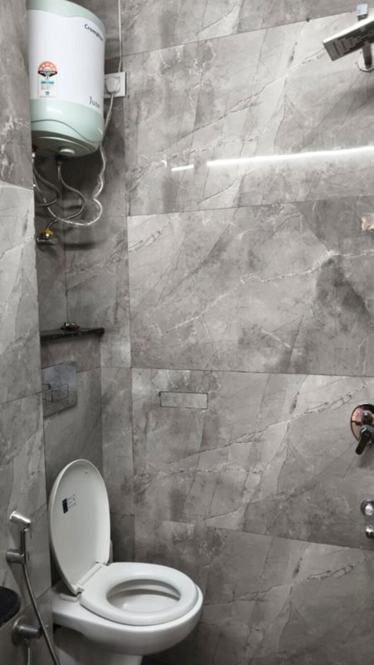 Bathroom, sushant lok ii 2 Bedroom 160 Sq.Yd. Builder Floor In Sushant Lok ii Gurgaon 10499426