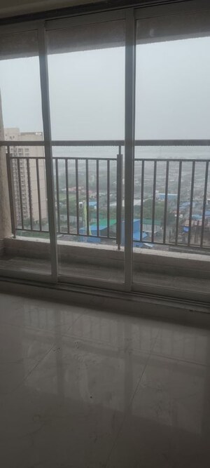 Room in 1 BHK Apartment at Anant Metropolis Insignia Towers, Kasarvadavali – for Rent