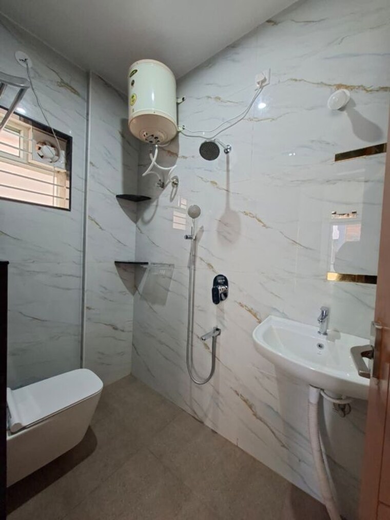 Bathroom, hsr layout sector 2 2 Bedroom 1100 Sq.Ft. Builder Floor In Hsr Layout Sector 2 Bangalore 10499504