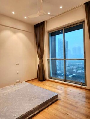 Room in 3 BHK Apartment at Oberoi Enigma, Mulund West – for Sale