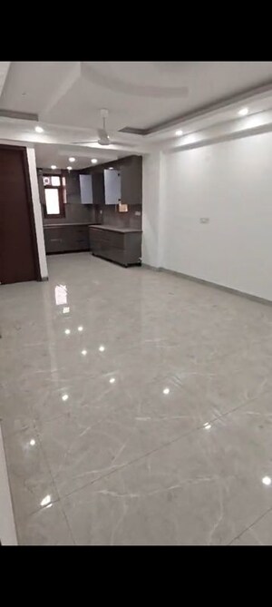 Room in 3 BHK Builder Floor at Mehrauli – for Rent